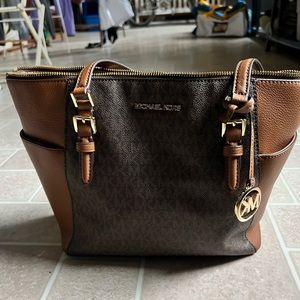 Michael Kors shoulder handbag GREAT CONDITION